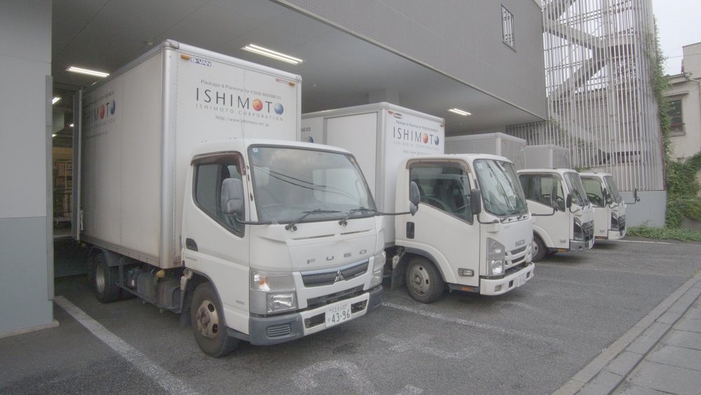 本社の配送車両